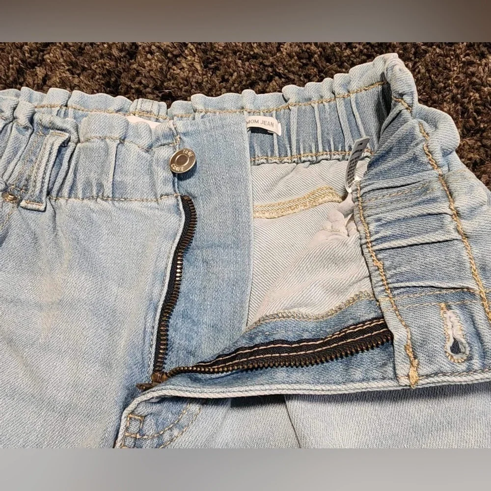TRUE Craft Light Wash Some Distress Size 7 High Waisted Mom Jeans - Picture 7 of 12
